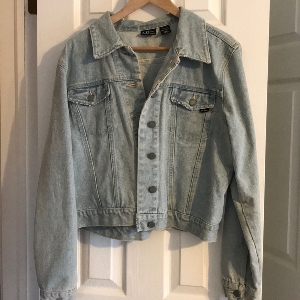 Vintage 90s denim jacket!